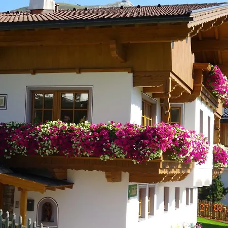 Haus Stadler Apartman Tux